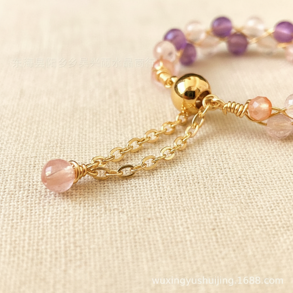 Adjustable chain tail detail