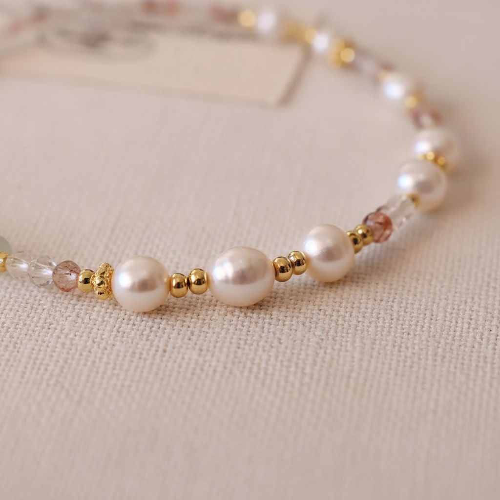 Pearl and gold spacer detail